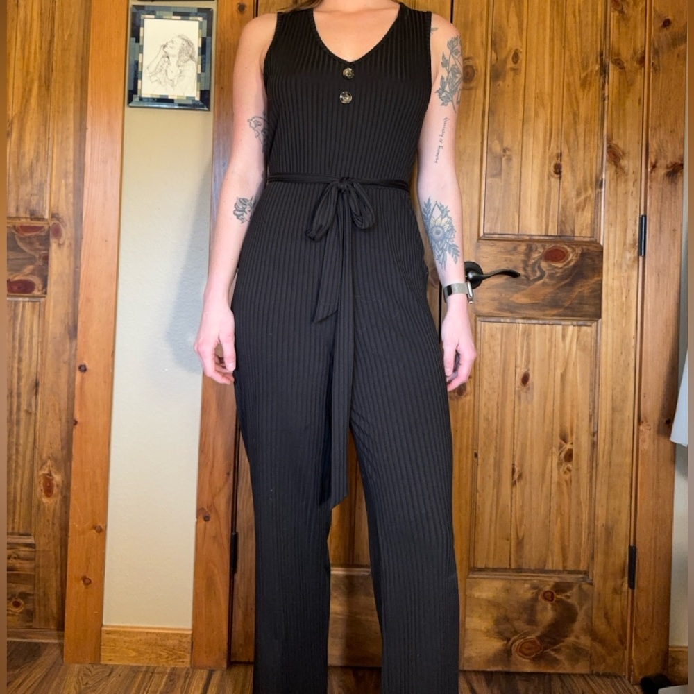 SHEIN Black Ribbed Sleeveless V-Neck Jumpsuit with Tie Waist